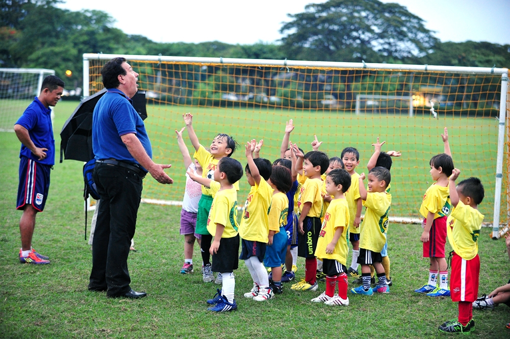 For veteran footballer Thomas Lozano, with children, the best way to develop a love for sports is to start at a young age, so kids can find their passion. 